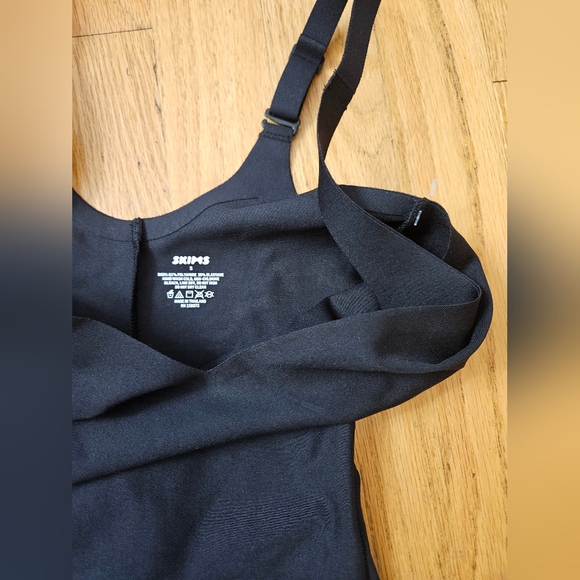 Skims unlined plunge mid high bodysuit - Picture 5 of 6